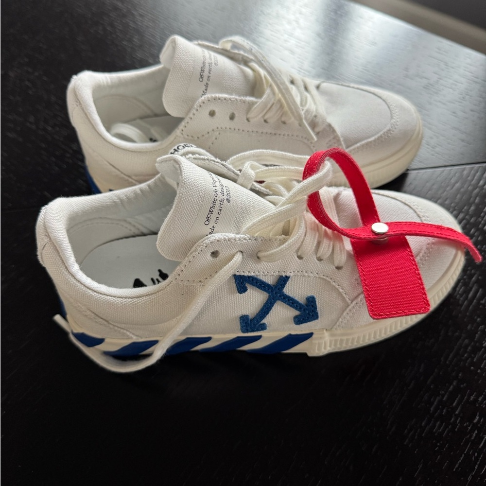 Off white brand new boy sneakers, size 33/1youth